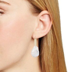 Kendra Scott Darcey Bright Gold Drop Earrings In Pearl